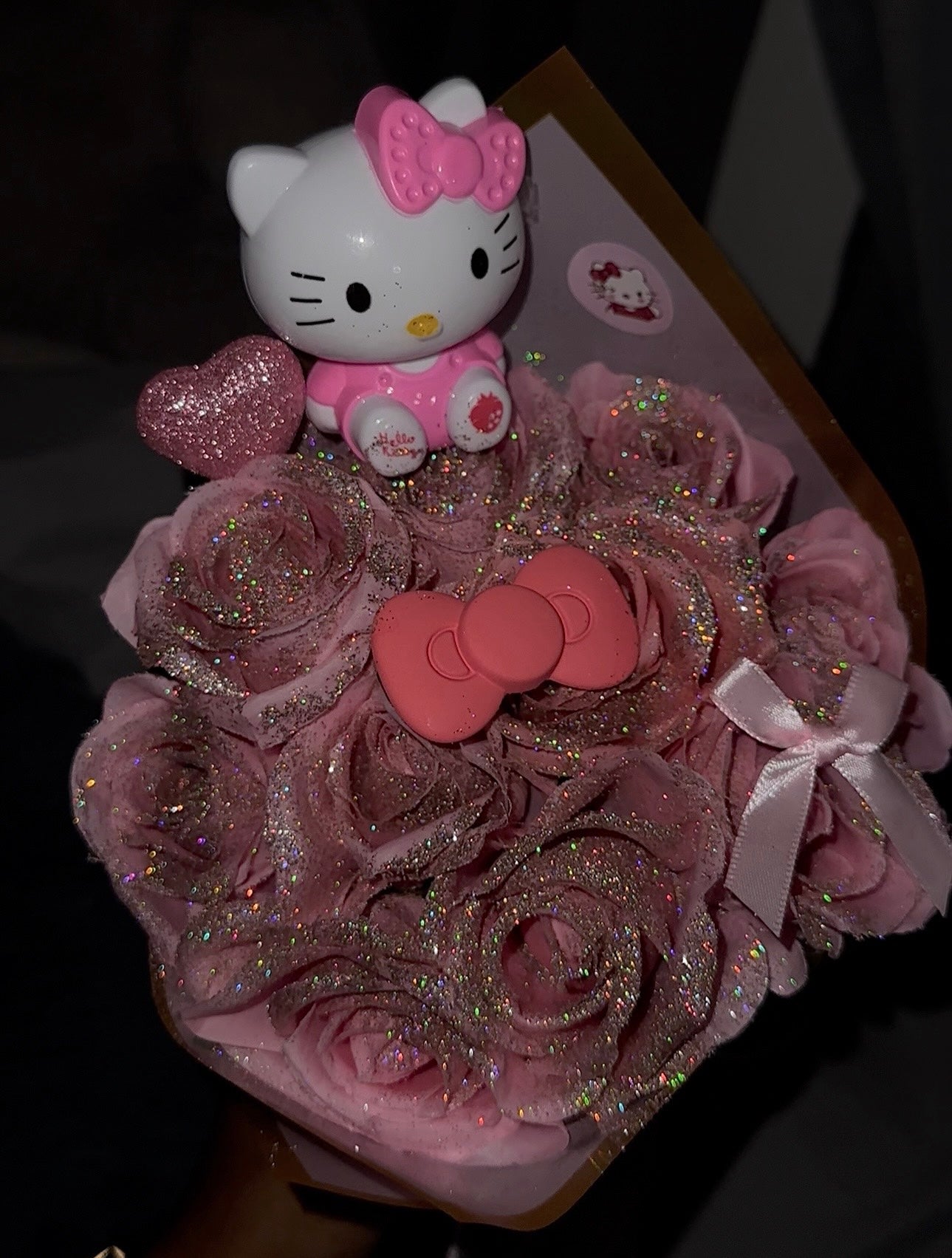 bouquet HELLO KITY (roses artificielles)